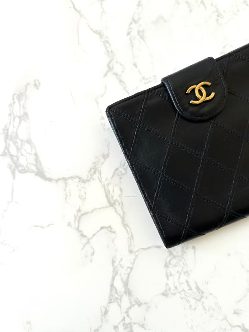 Chanel雙面小羊皮革黑色短夾小銀包