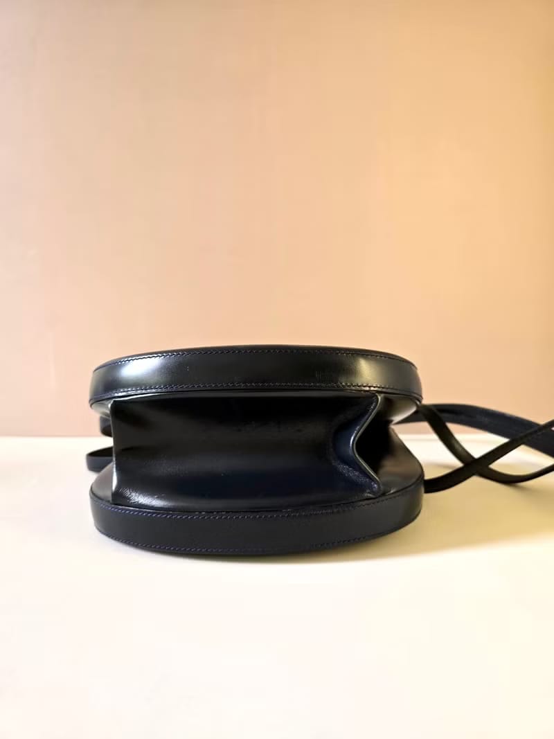 Loewe博物館半月包/側背包/斜背包 /單肩包