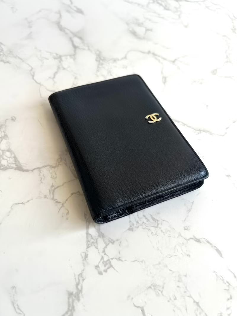 Chanel黑色皮革中短夾/旅行護照套/錢包