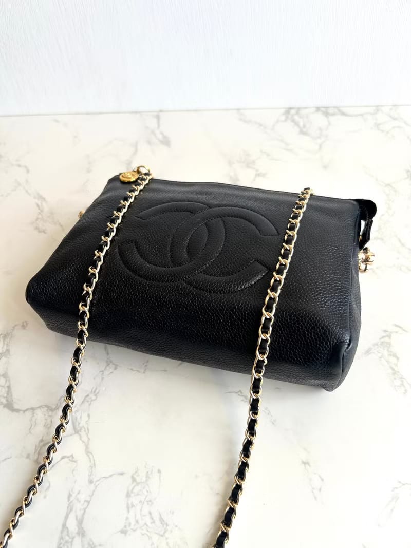 Chanel黑色魚子醬皮革斜背包/單肩包/側背包