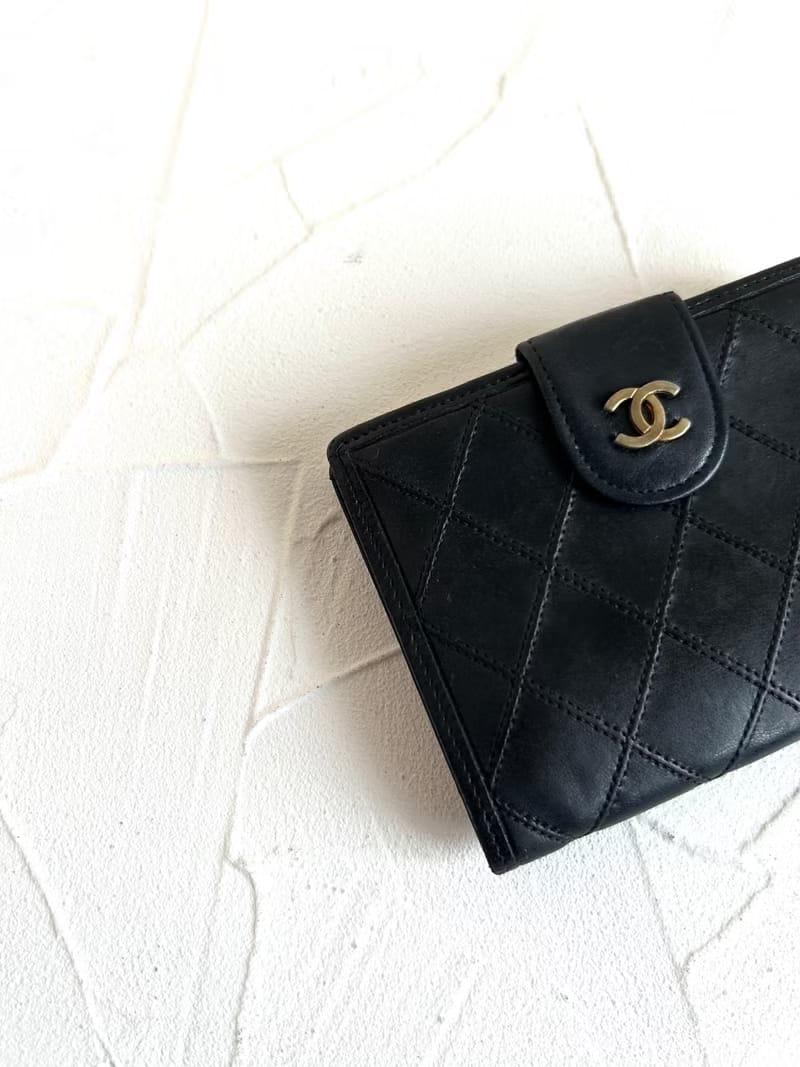 Chanel black lambskin vintage gold-plated bag short wallet/middle wallet/wallet/leather wallet