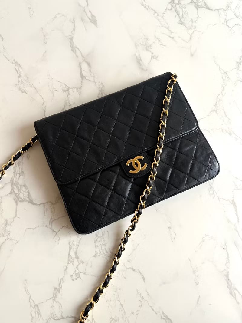 Chanel Black and Gold 22 Matelassé Flap Bag/Crossbody Bag/Shoulder Bag