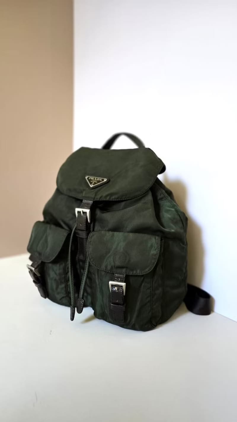 Prada橄欖綠色銀標雙肩包/後背包/背囊