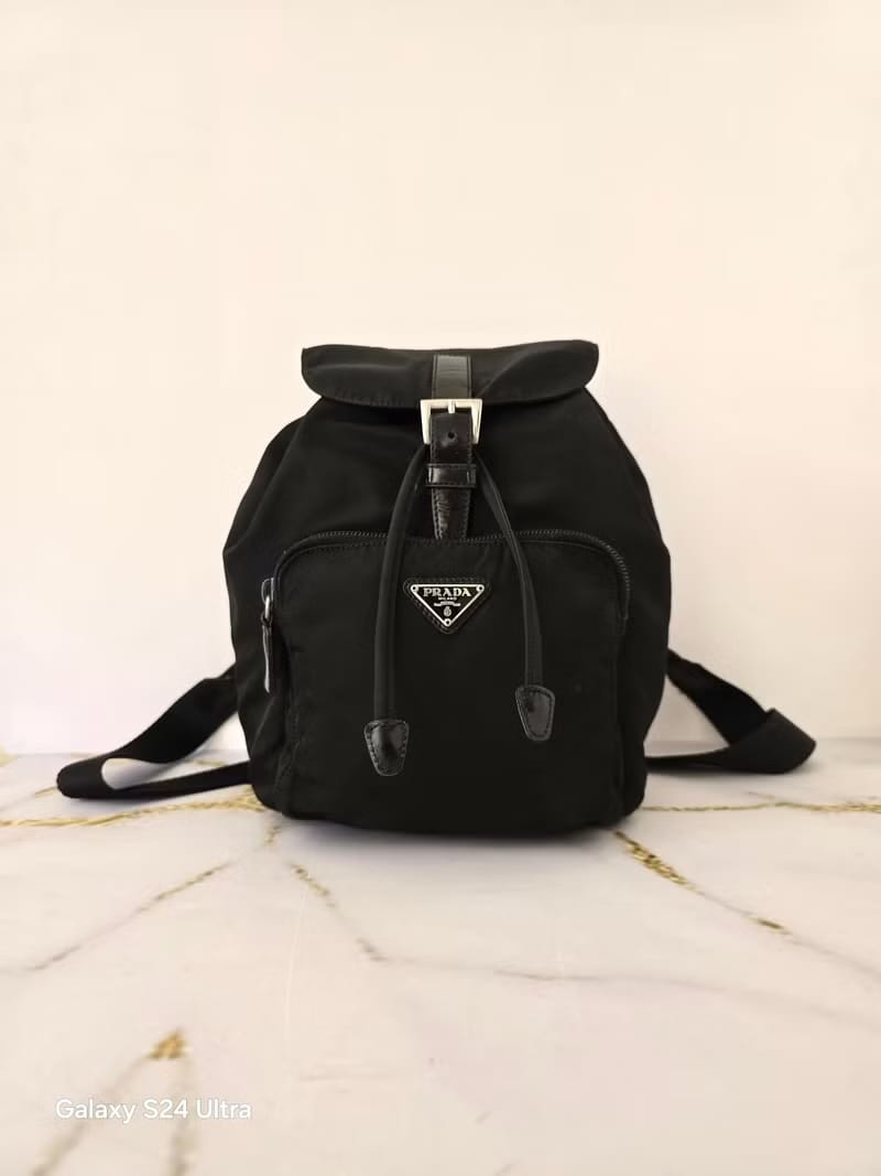 Prada黑色銀標尼龍雙肩包/後背包/背囊