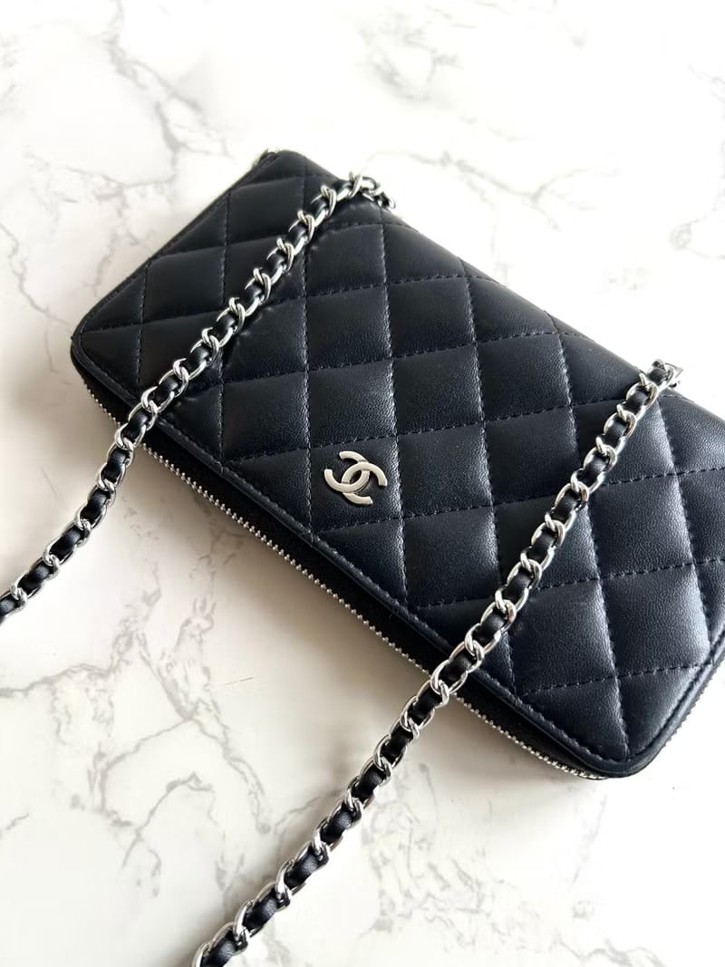 Chanel black WOC leather side bag/oblique bag/long clip