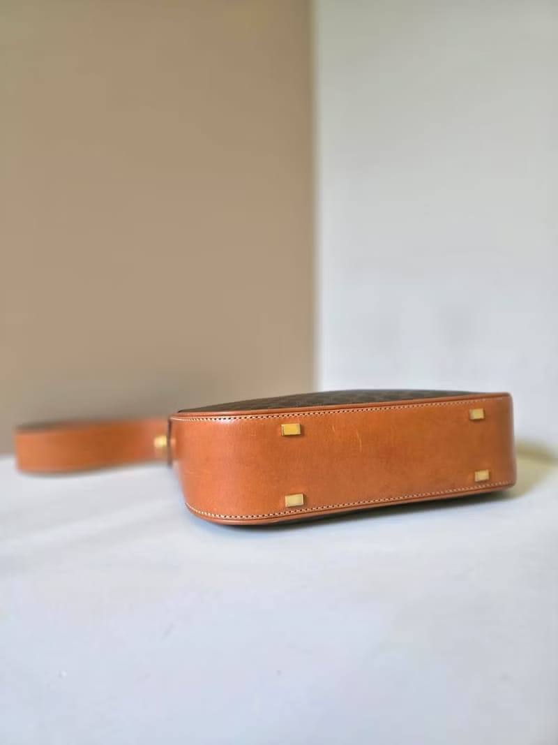 稀有中古二手Celine半月馬鞍咖啡色老花金扣皮革單肩包/側背包