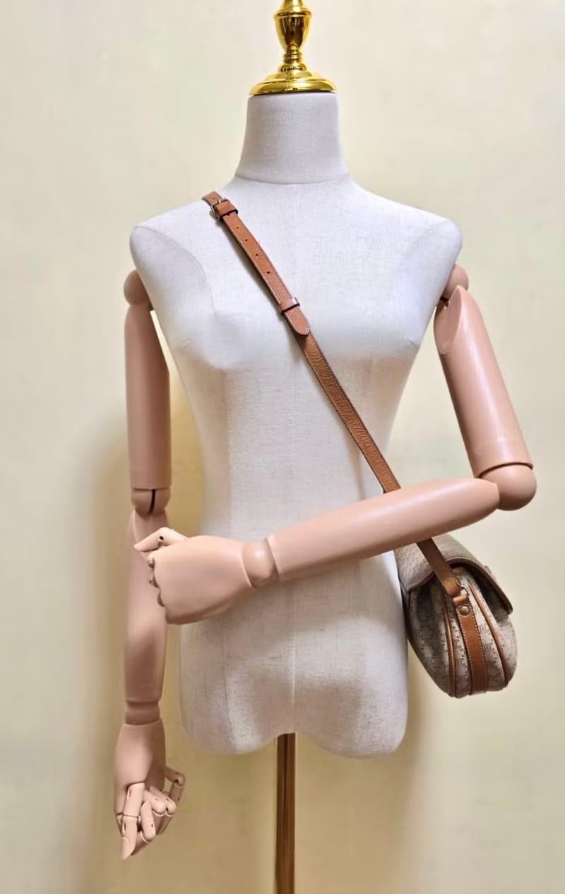 Rare second-hand Celine beige brown old flower saddle shoulder bag/crossbody bag