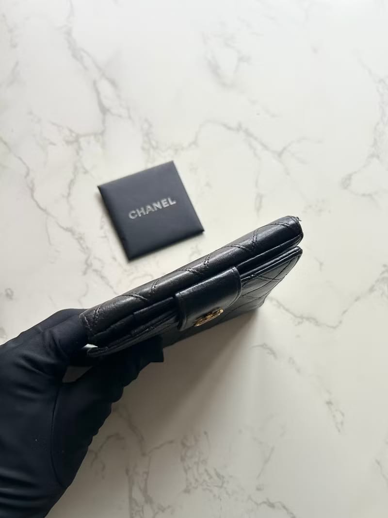 Chanel雙面魚子醬皮革Matelassé 黑色短夾/皮夾 錢包