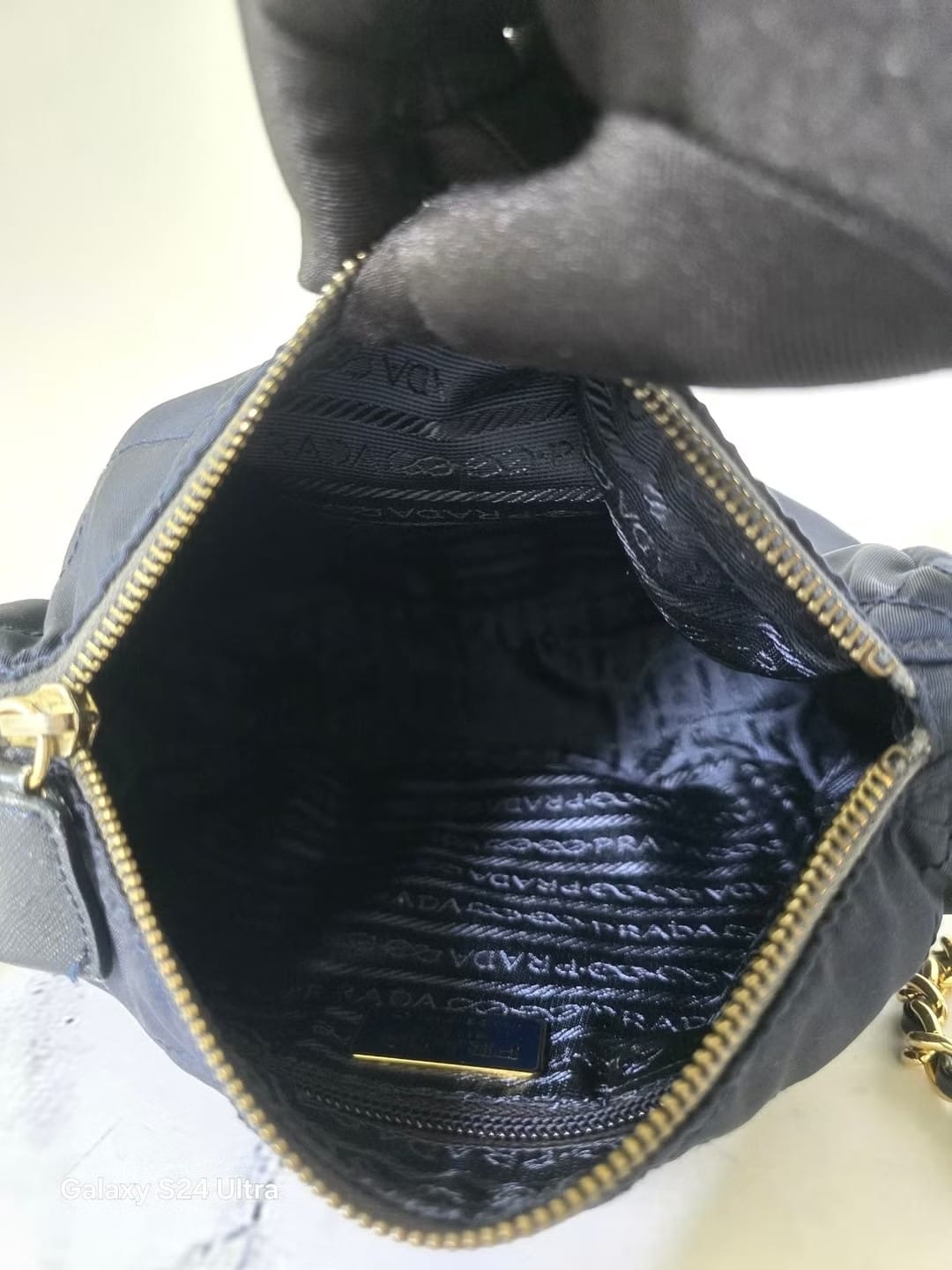 Prada 黑金色降落傘相機包/側背包/單肩包/斜背包