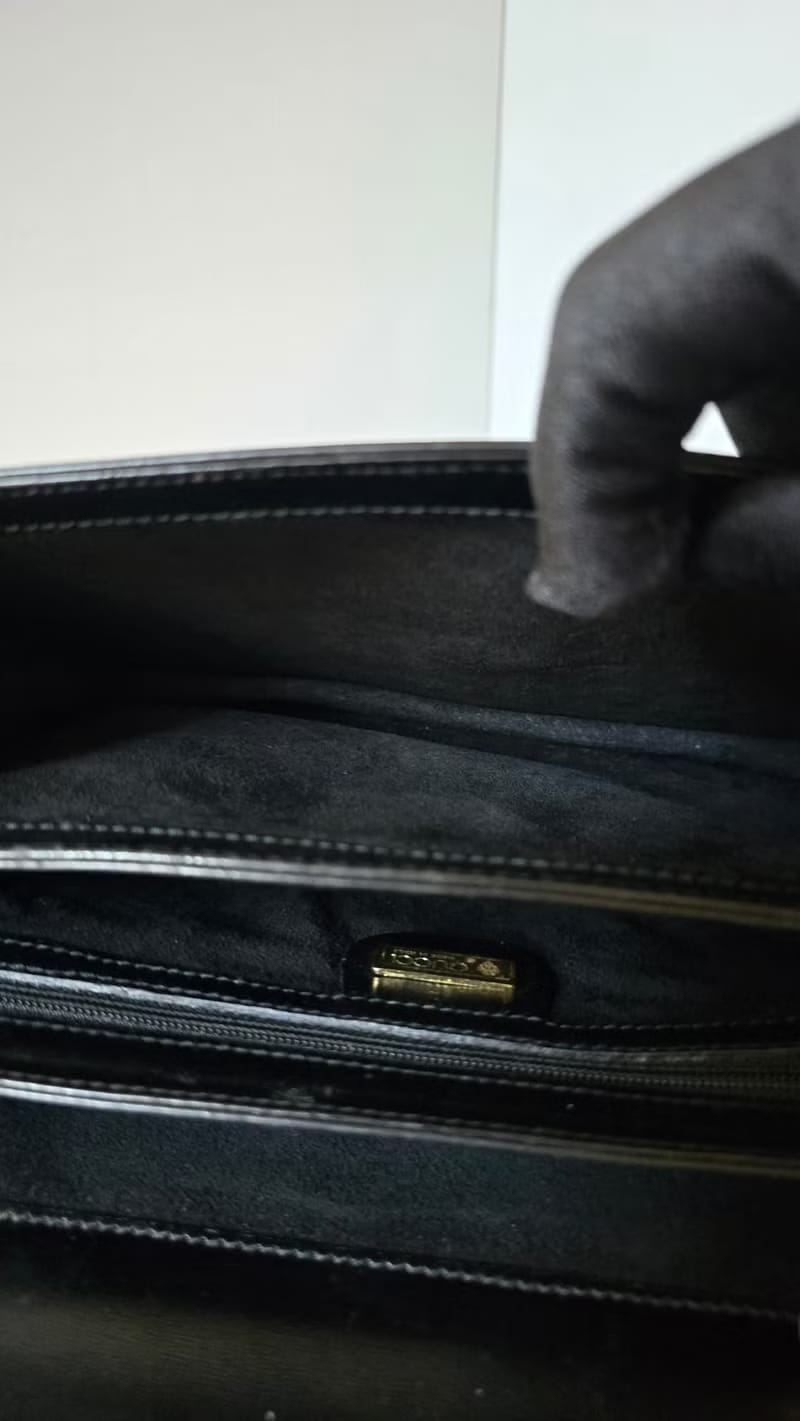 Gucci Double-Twist Lock Flap Bag in Black and Gold (Shoulder Bag / Crossbody Bag)