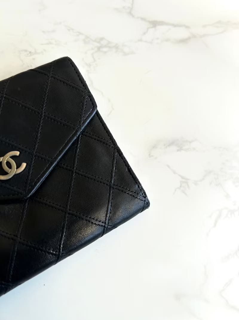 Chanel雙面小羊皮革黑色短夾/小銀包