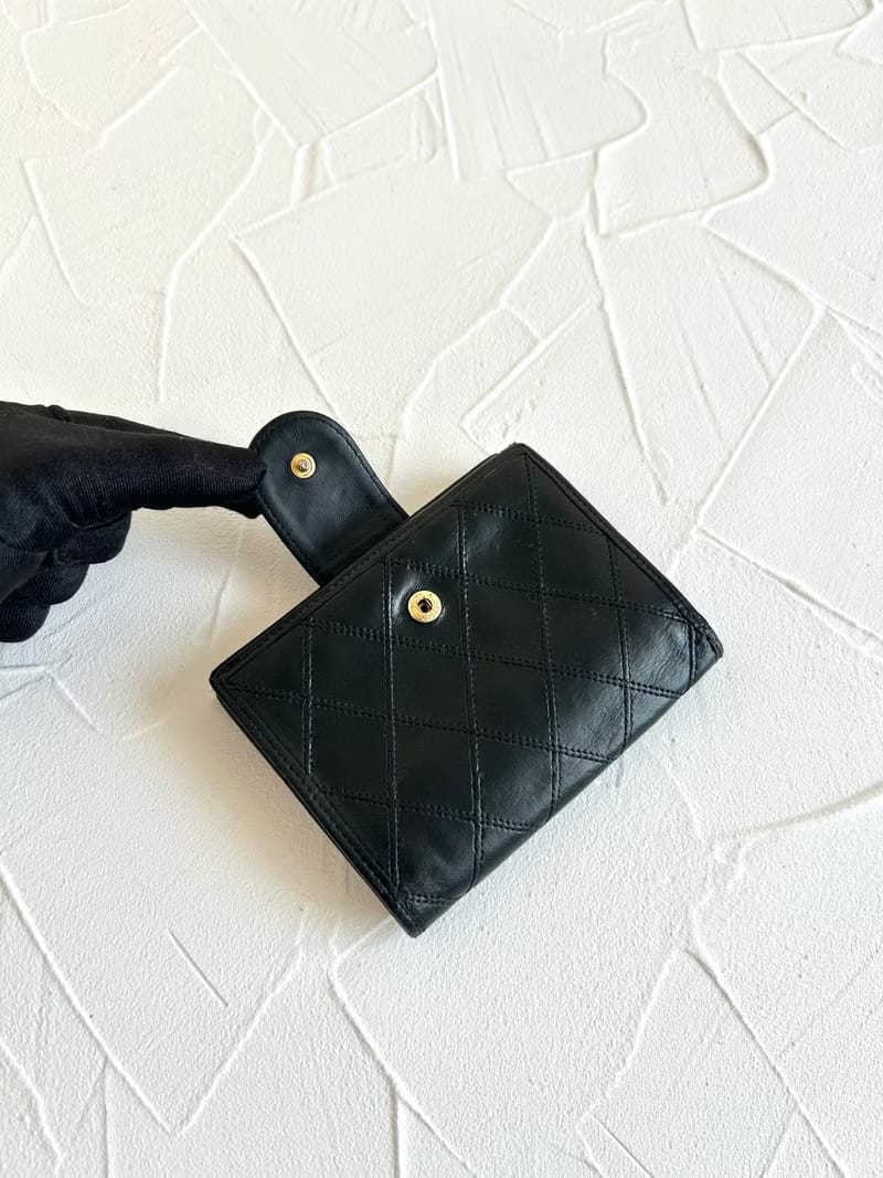 中古二手Chanel黑色小羊皮金扣皮革中短夾銀包