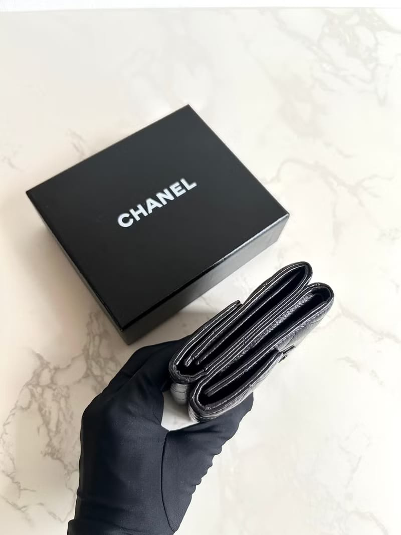 Chanel雙面黑金色魚子醬皮革短夾/皮夾/錢包/中夾