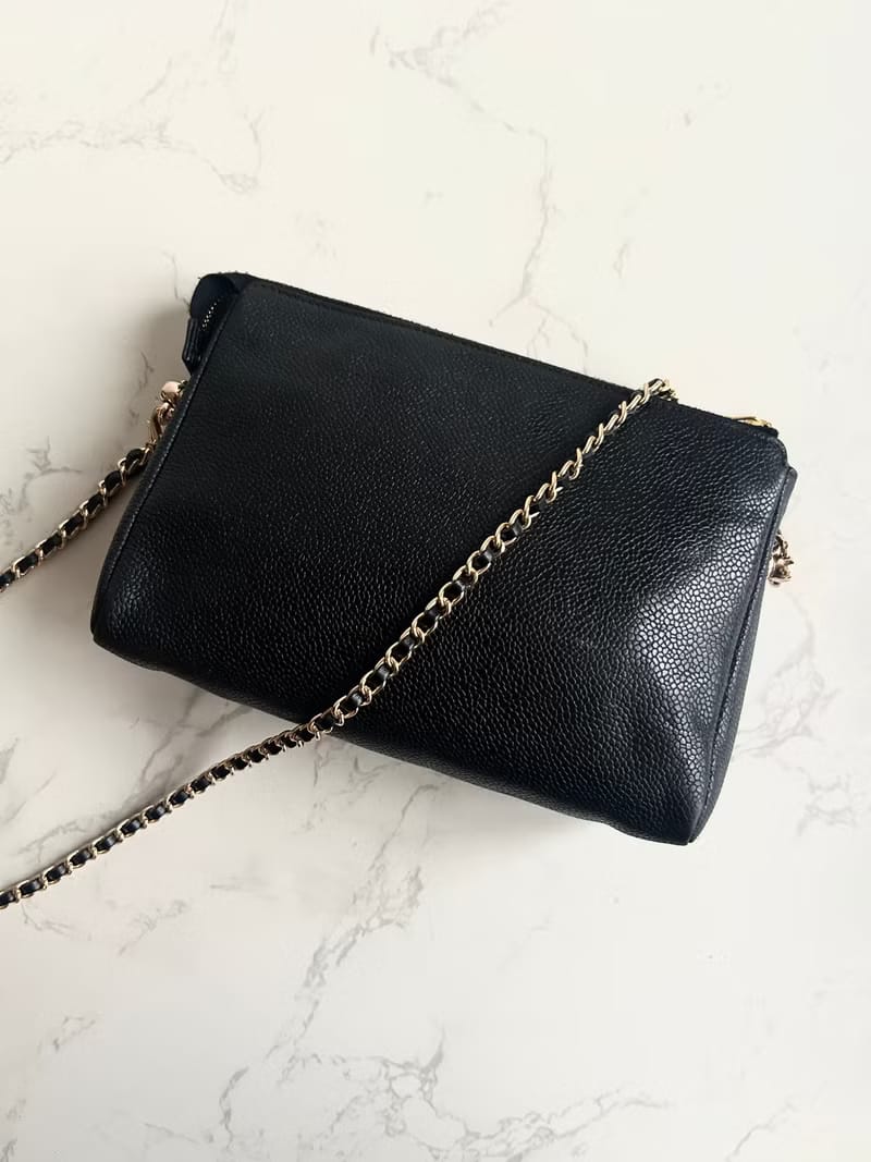 Chanel黑色魚子醬皮革斜背包/單肩包/側背包