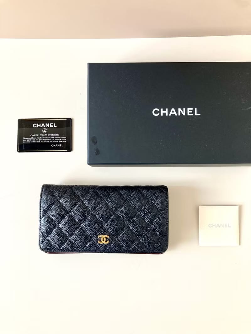 Chanel黑色金扣魚子醬皮革長夾錢包