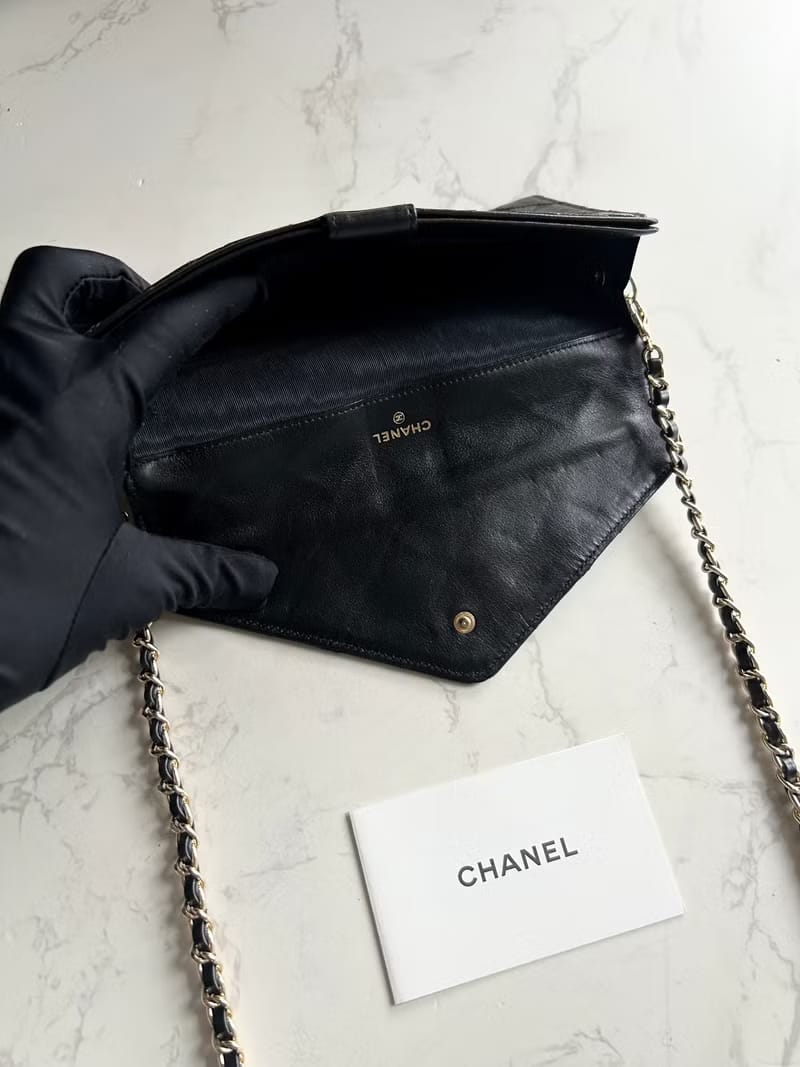 Chanel 黑色信封斜背包/單肩包/側背包