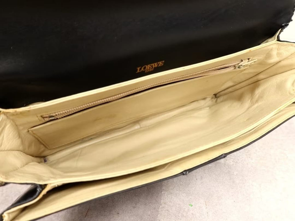 Loewe黑色壓印郵差包/單肩包/斜背包/側背包