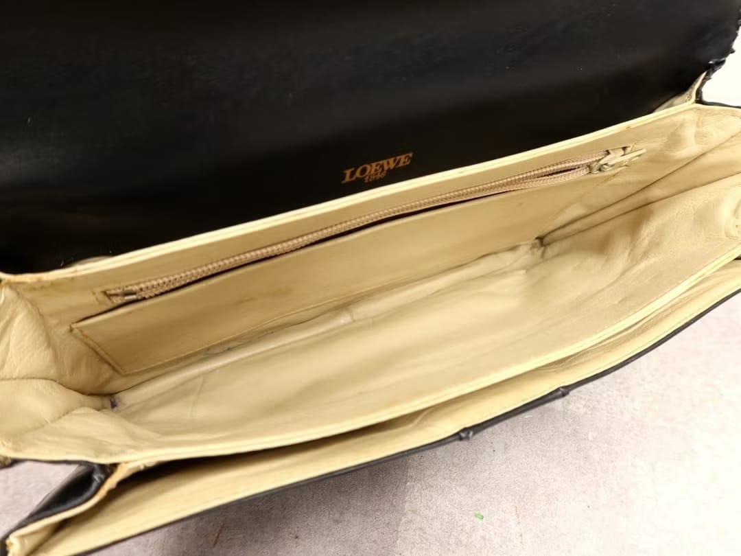 Loewe黑色壓印郵差包/單肩包/斜背包/側背包