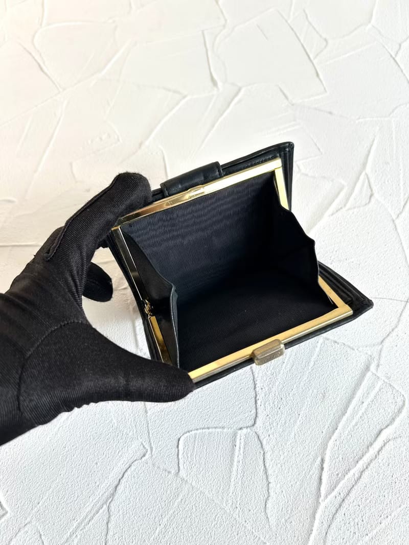 Chanel black lambskin vintage gold-plated bag short wallet/middle wallet/wallet/leather wallet