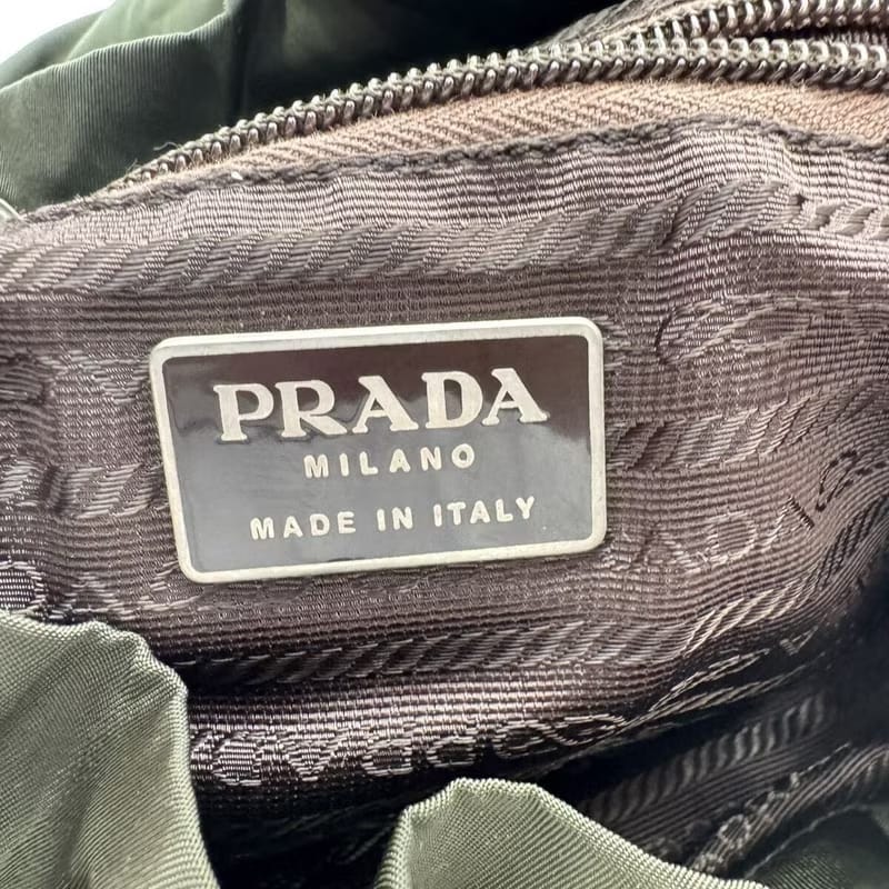 Prada橄欖綠色銀標雙肩包/後背包/背囊