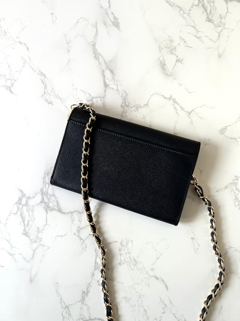 Chanel黑色皮革金扣斜背包/側背包/長夾