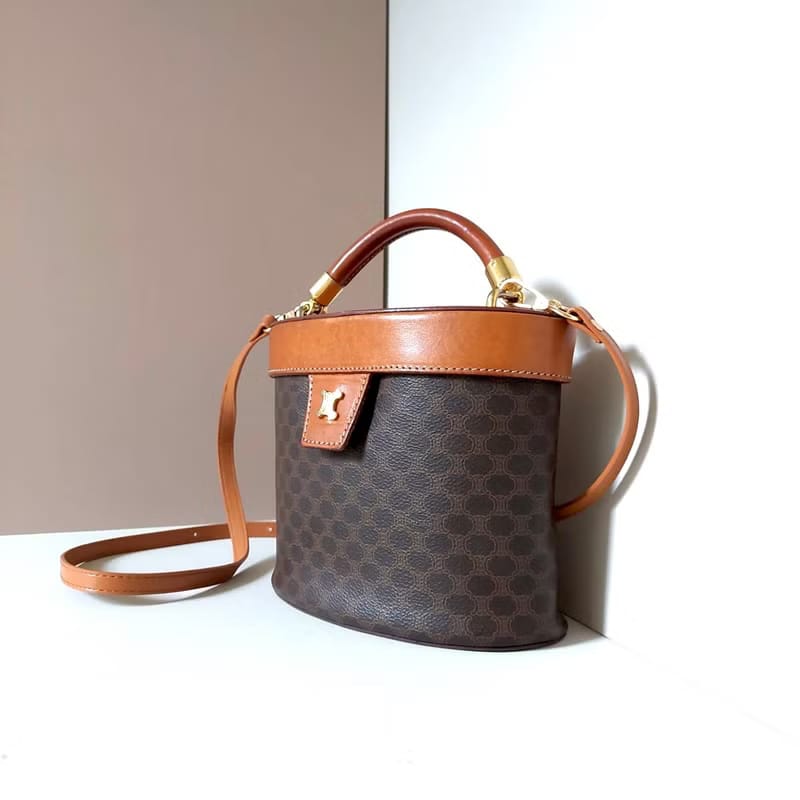 Celine coffee-colored old flower leather cosmetic chain shoulder bag/side bag/oblique bag