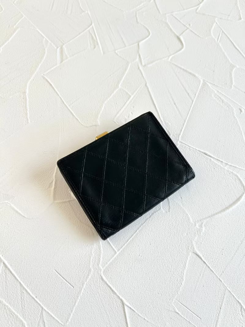 中古二手Chanel黑色小羊皮金扣皮革中短夾銀包