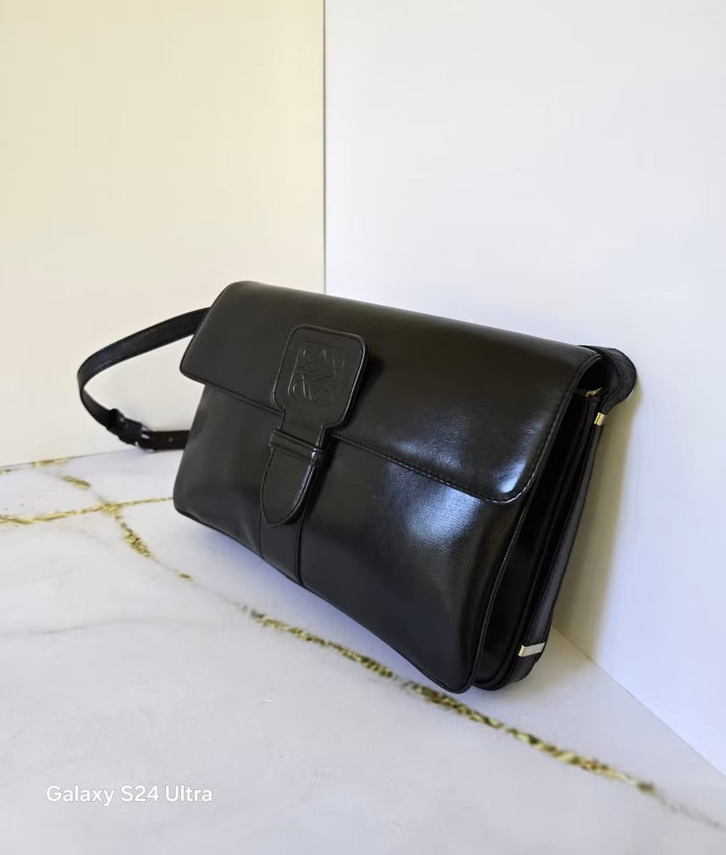Loewe黑色壓印郵差包/單肩包/斜背包/側背包