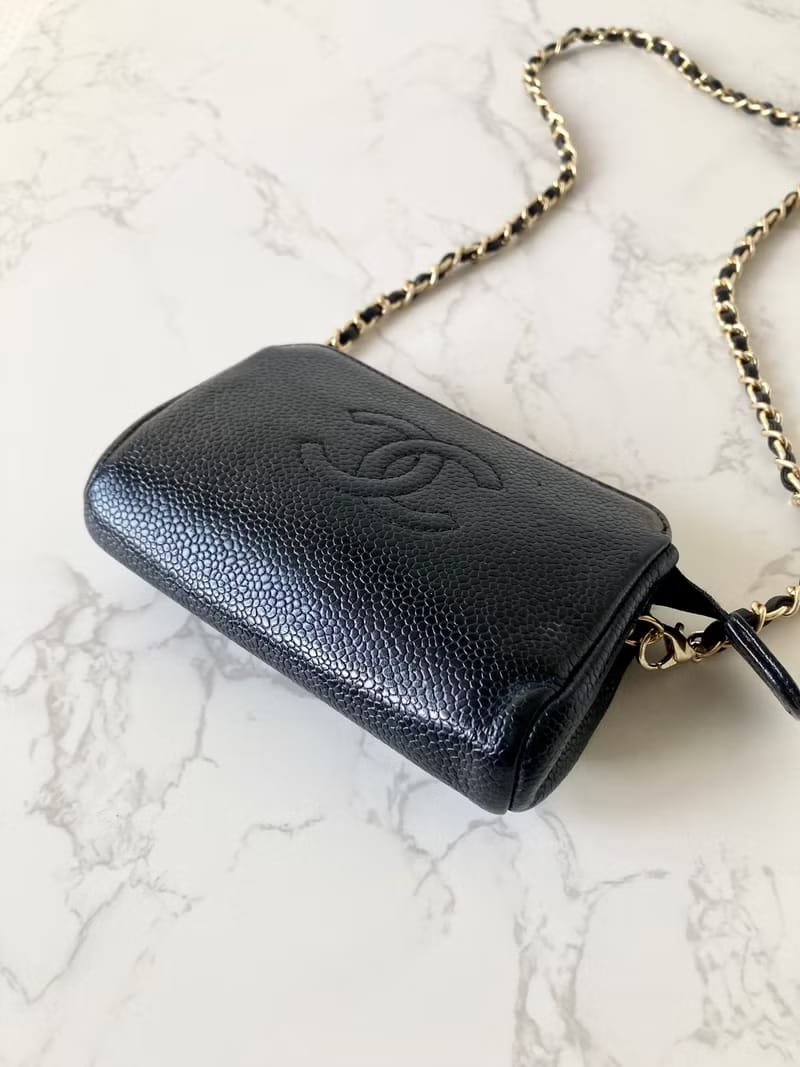 Chanel黑色魚子醬皮革斜背包/單肩包/側背包