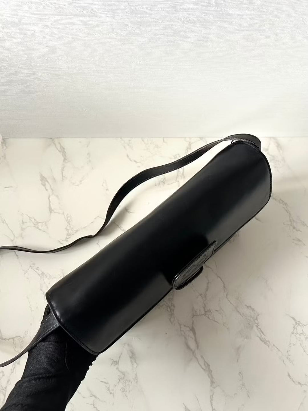 Loewe黑色壓印郵差包/單肩包/斜背包/側背包