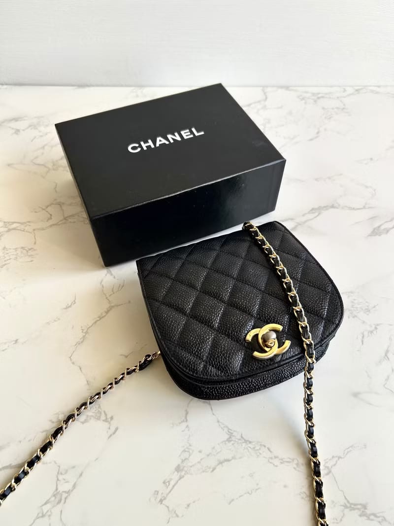 Chanel Black Caviar Leather Swivel CC Lock Saddle Bag/Crossbody Bag/Shoulder Bag/Side Bag
