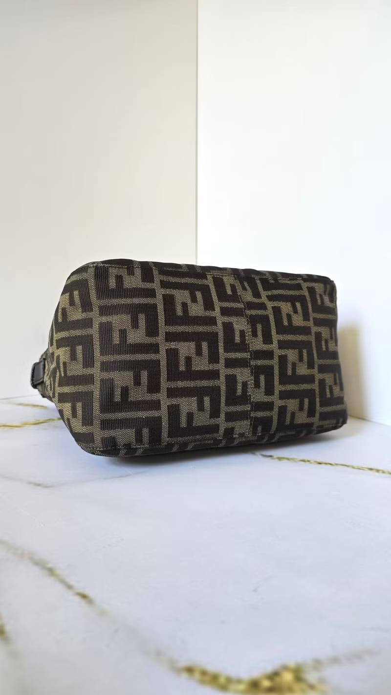 Fendi Zucca咖啡色老花Mama Baguette腋下包/側背包