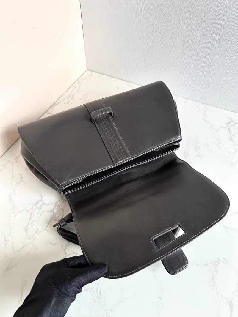 稀有Loewe焦茶色全皮Anagram Flap腋下包/側背包