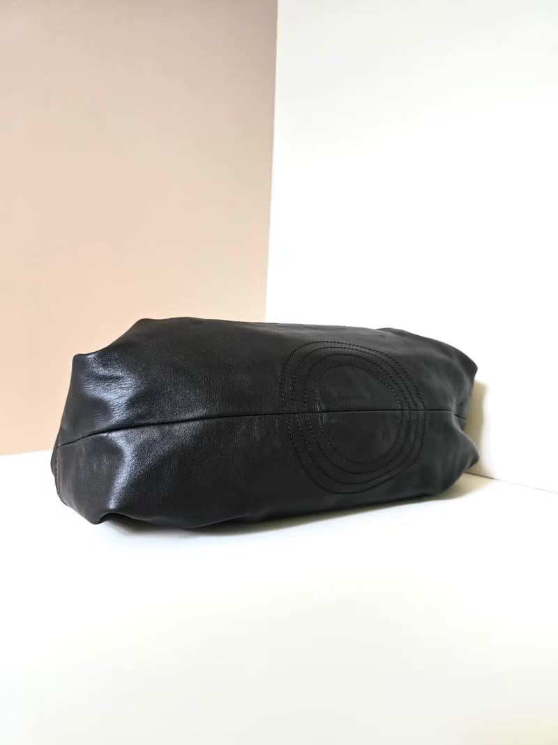 Loewe黑色壓紋納帕包/手提包