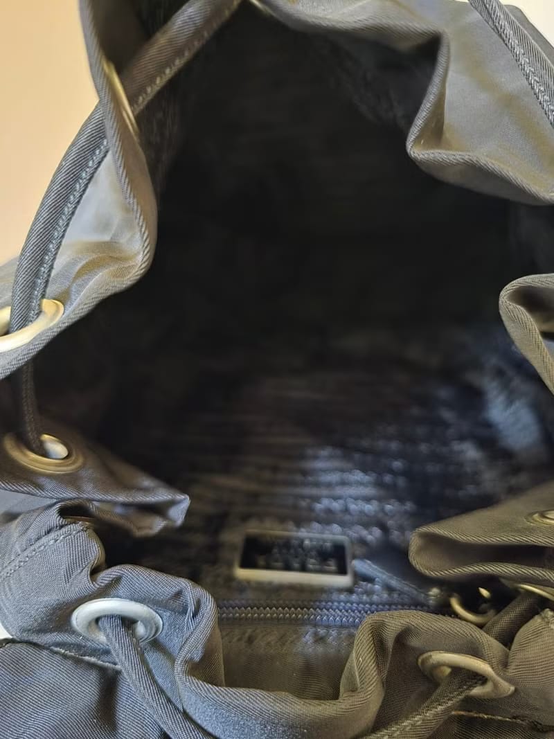 Prada黑色銀標尼龍雙肩包/後背包/背囊