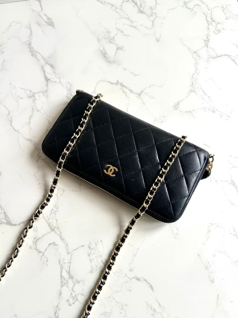 Chanel black WOC leather side bag/oblique bag/long clip