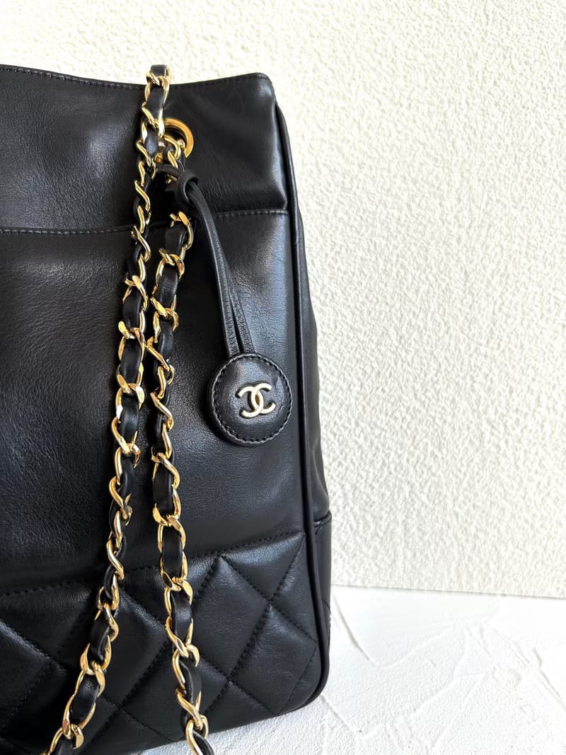 Pre-owned Chanel Matelassé Black and Gold Leather Chain Tote Bag / Shoulder Bag / Crossbody Bag