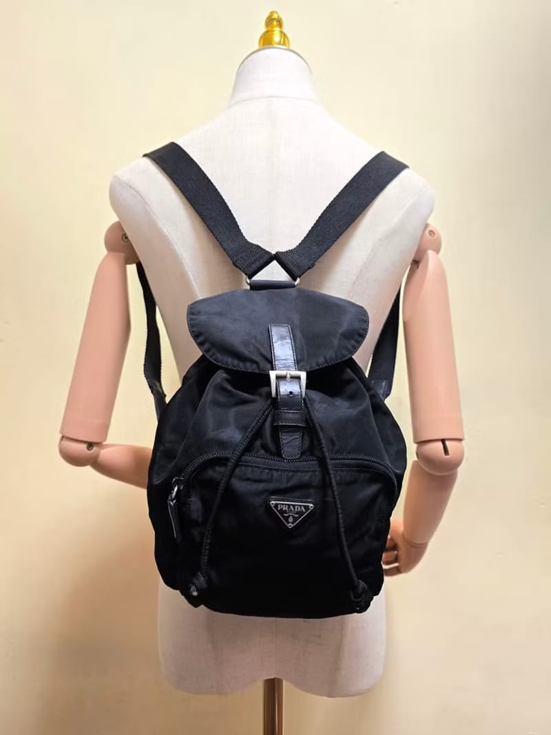 Prada黑色銀標尼龍雙肩包/後背包/背囊