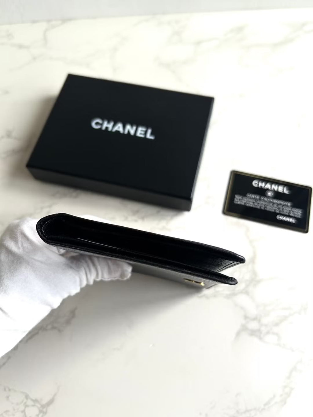Chanel黑色皮革中短夾/旅行護照套/錢包