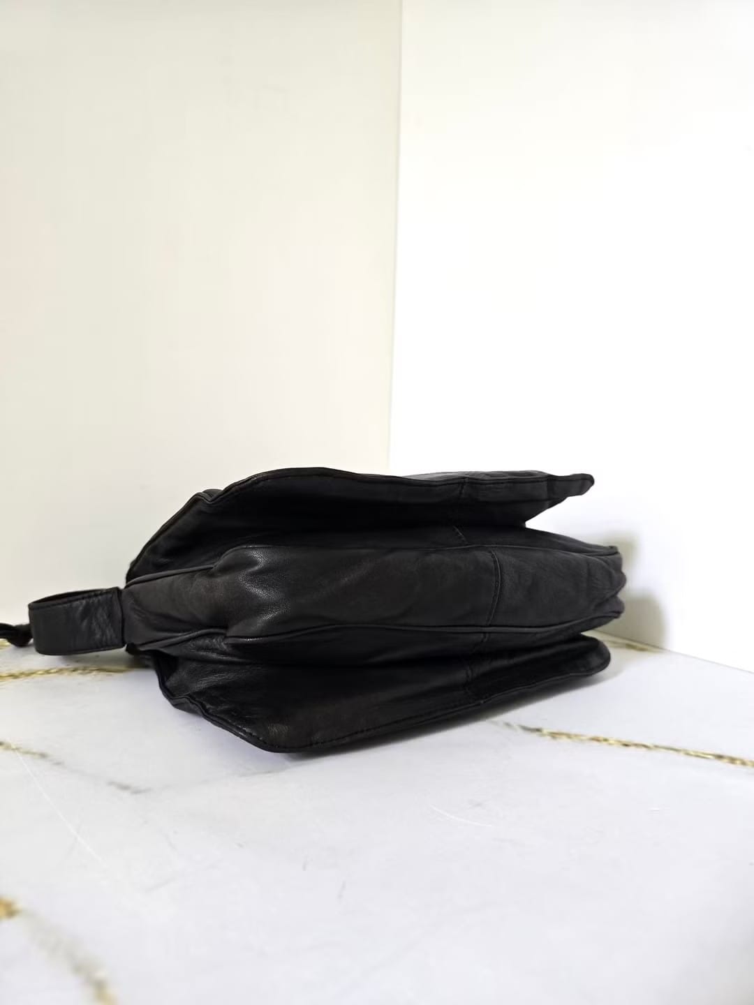 Loewe黑色納帕皮革抽繩水桶包/側背包/斜背包/單肩包