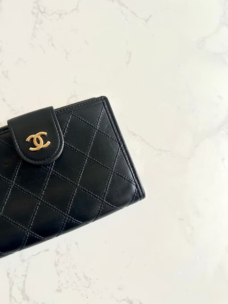 Chanel 黑色小羊皮革口金包/中夾/銀包/短夾