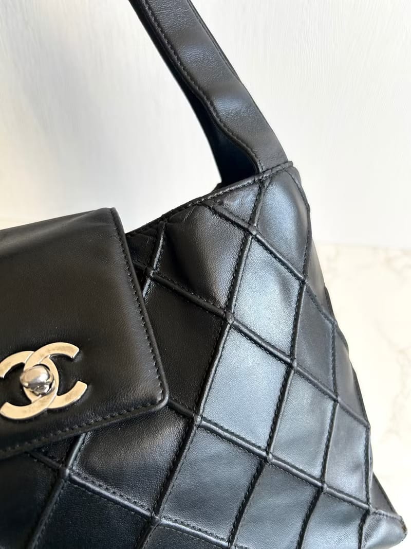 Chanel黑銀旋轉扣華夫餅凱莉包/單肩包/側背包