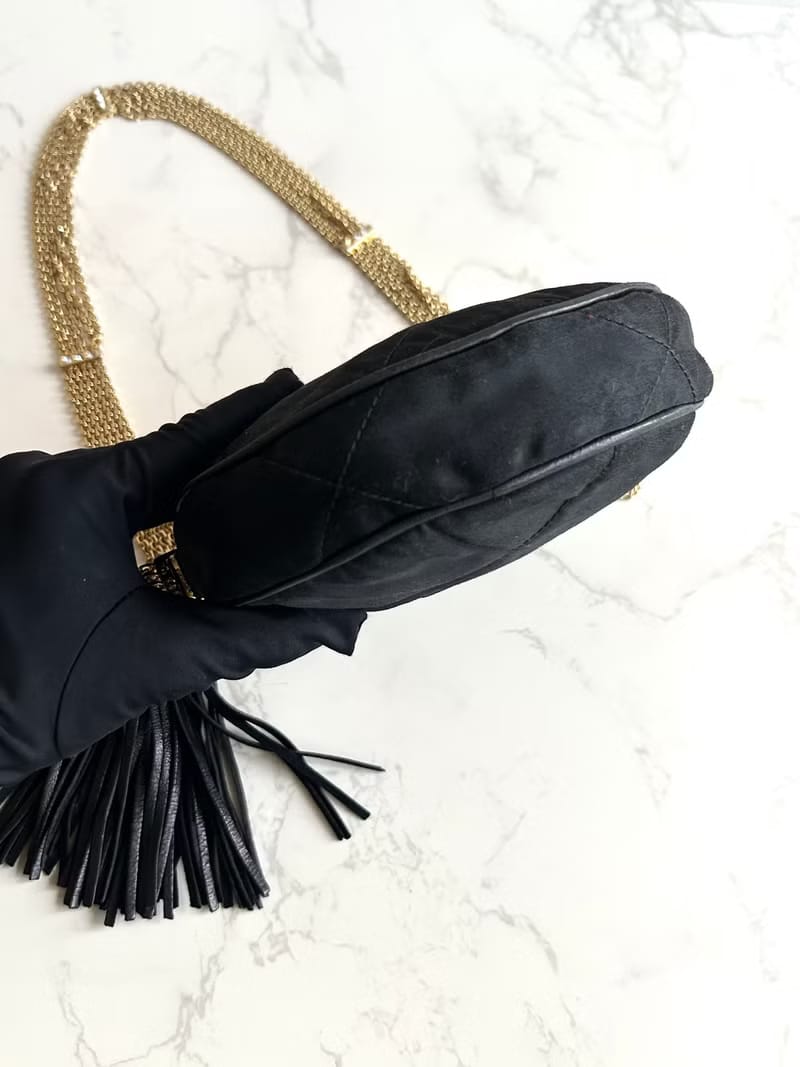 極稀有品 Chanel黑金絲絹圓餅包/側背包/單肩包 斜背包