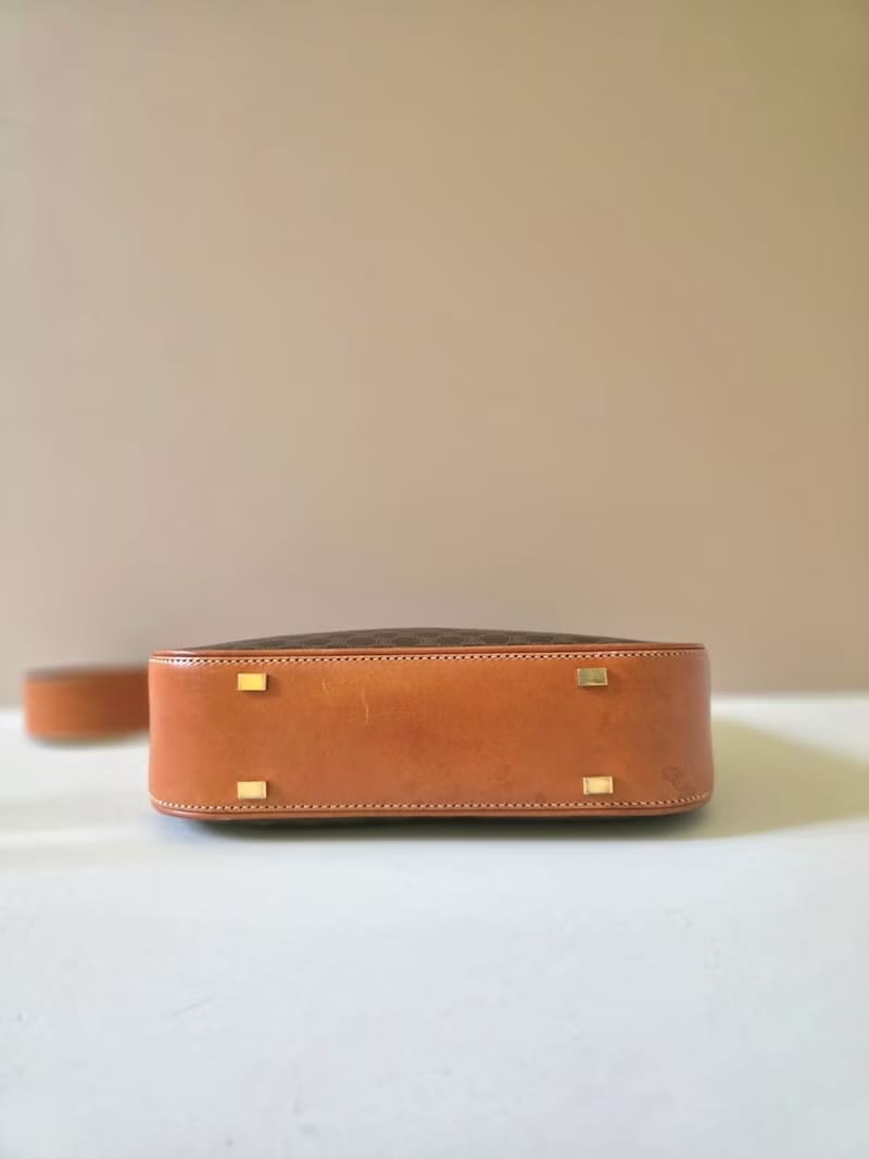 稀有中古二手Celine半月馬鞍咖啡色老花金扣皮革單肩包/側背包