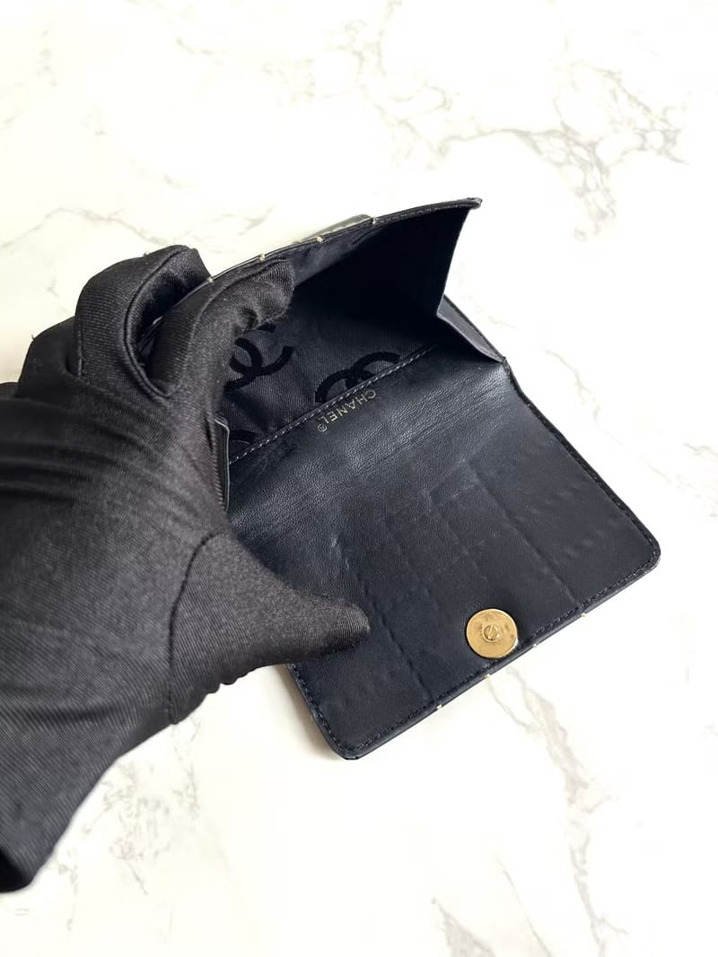 稀有中古二手Chanel黑色外縫線金扣皮革短夾銀包
