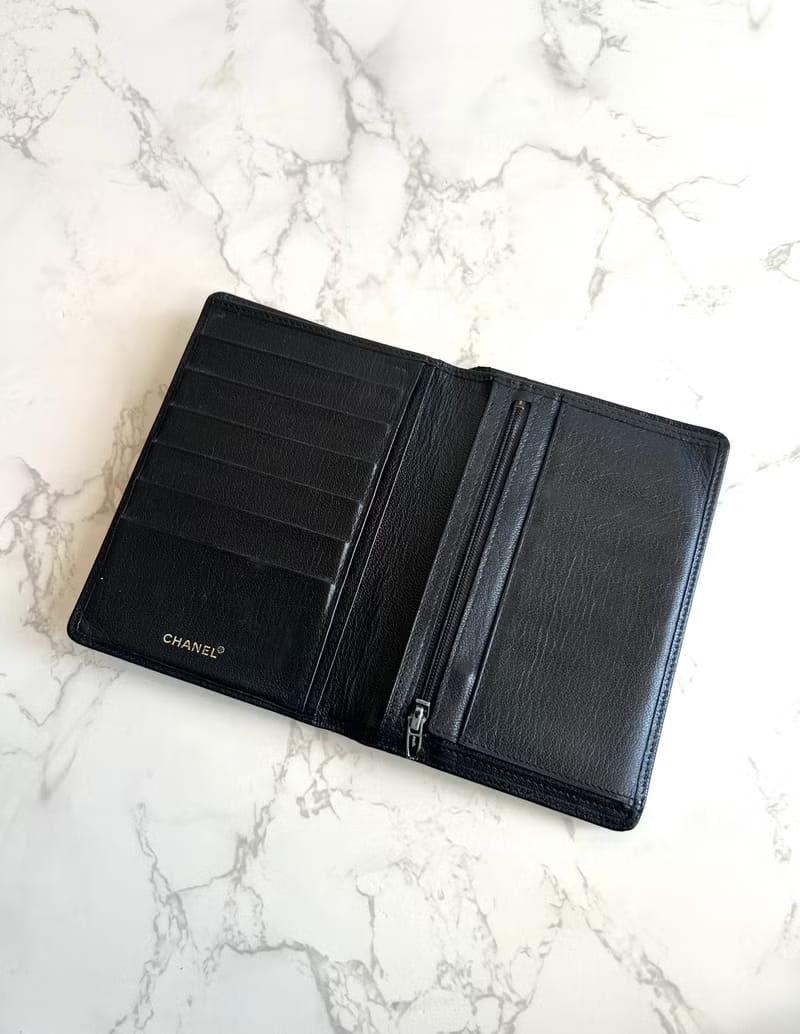 Chanel黑色皮革中短夾/旅行護照套/錢包