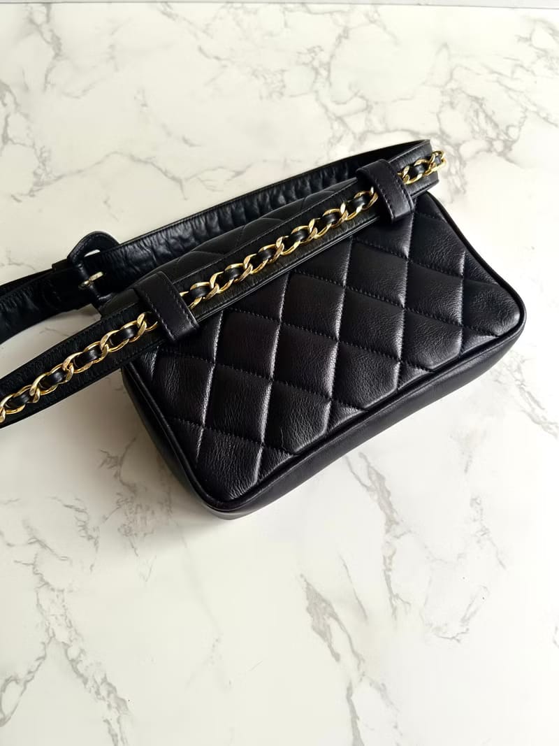 Chanel黑色金扣單肩包/腰帶包//側背包