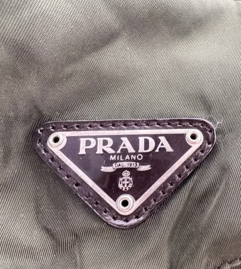 Prada橄欖綠色銀標雙肩包/後背包/背囊