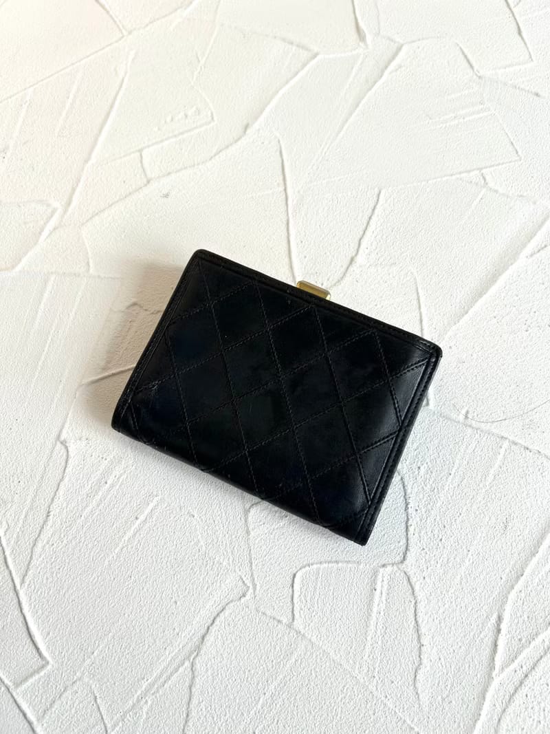 Chanel black lambskin vintage gold-plated bag short wallet/middle wallet/wallet/leather wallet