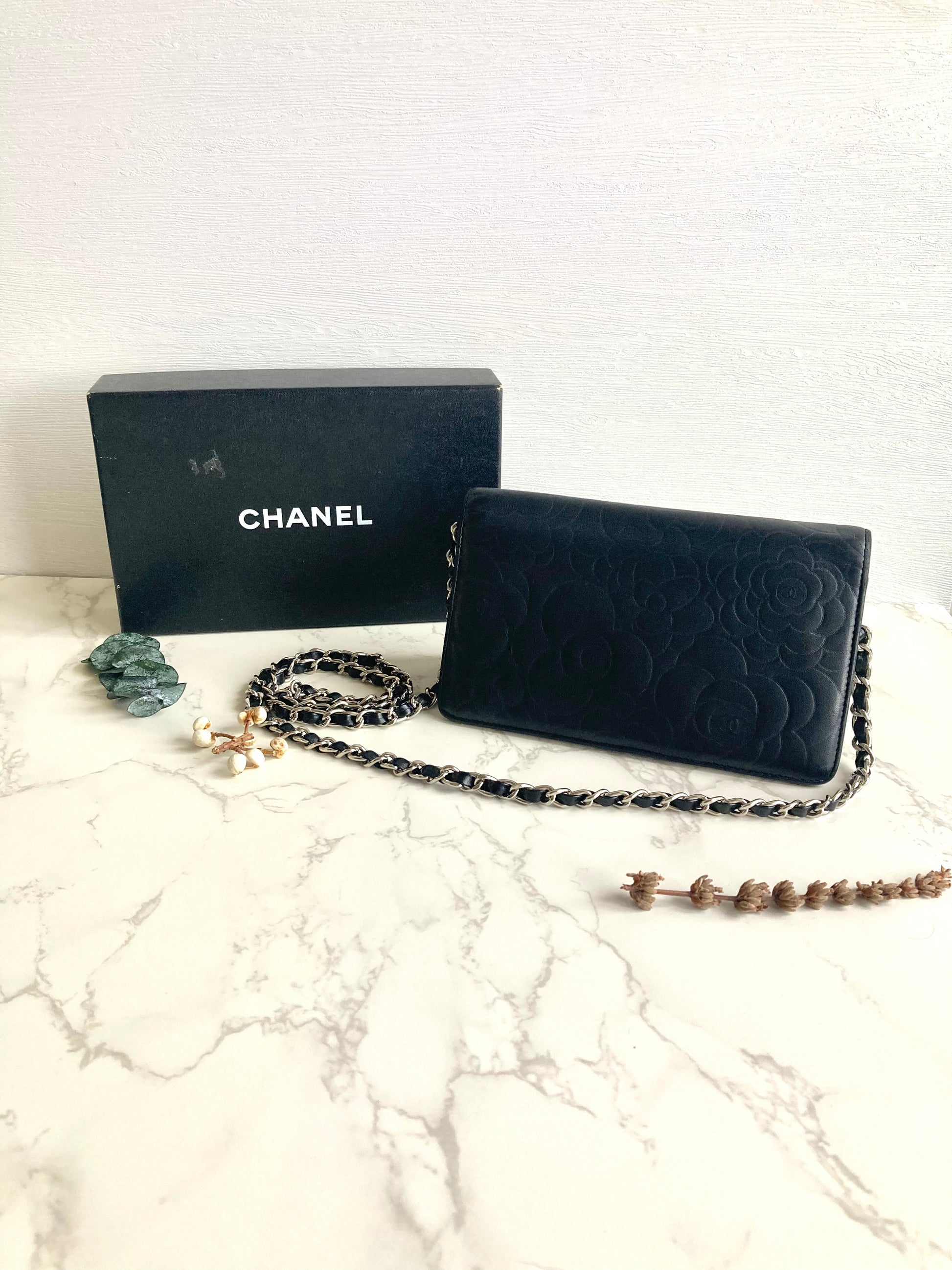 CHANEL Camellia Silver CC Long Wallet (with Add-on Chain)